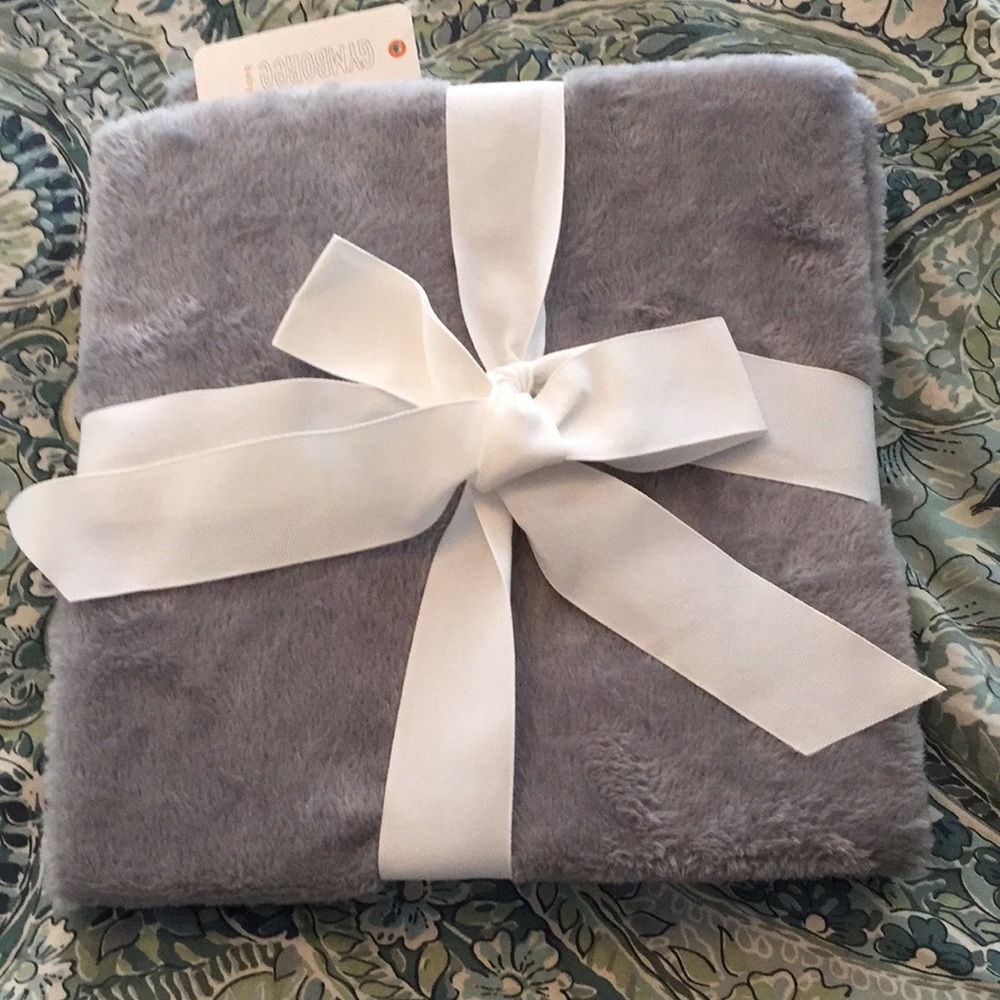 Gymboree gray faux fur baby blanket NWT